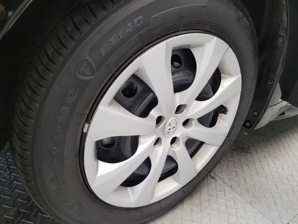 Used 2025 Toyota Corolla LE image 31