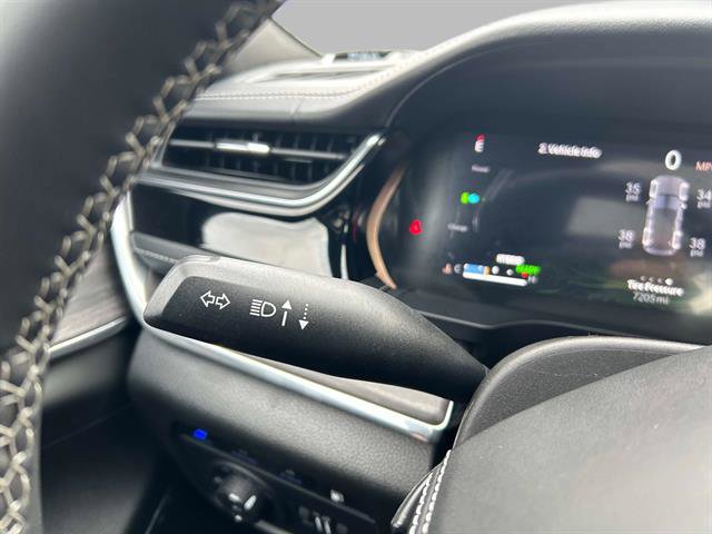 Used 2023 Jeep Grand Cherokee Overland w/ Luxury Tech Group IV image 28