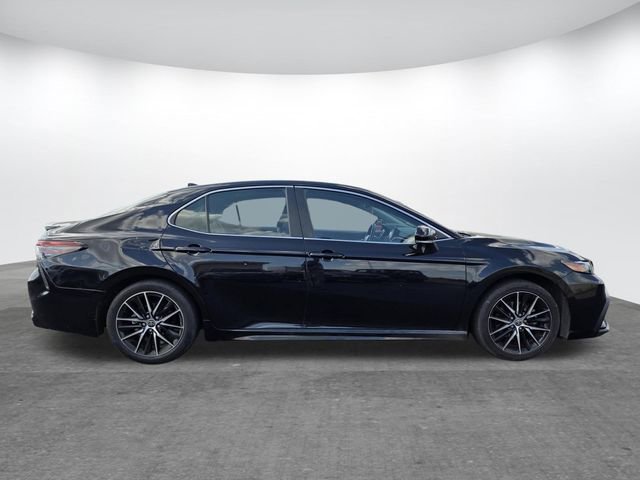 Used 2022 Toyota Camry SE FWD image 3