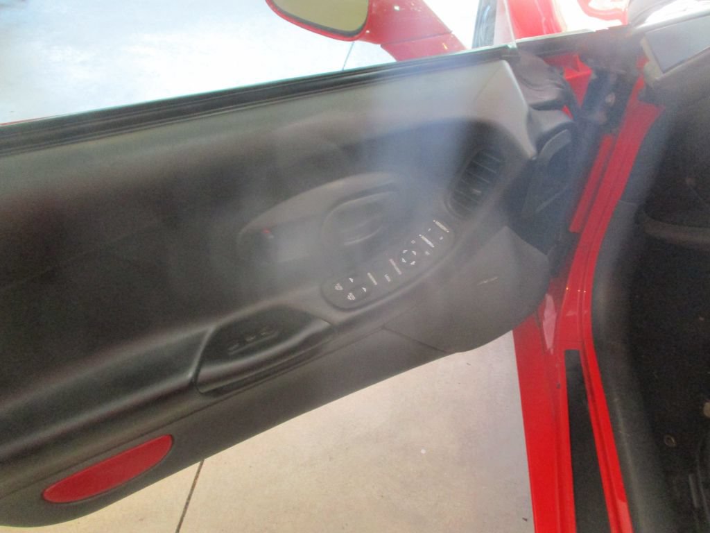 Used 2000 Chevrolet Corvette Convertible w/ Memory Pkg RWD image 9