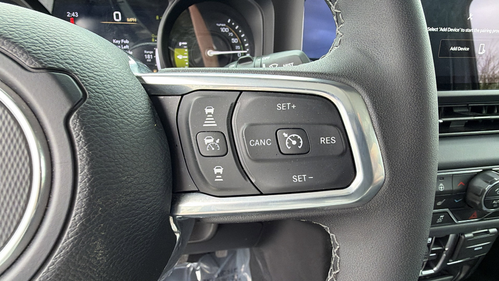 Used 2025 Jeep Wrangler Sahara image 28