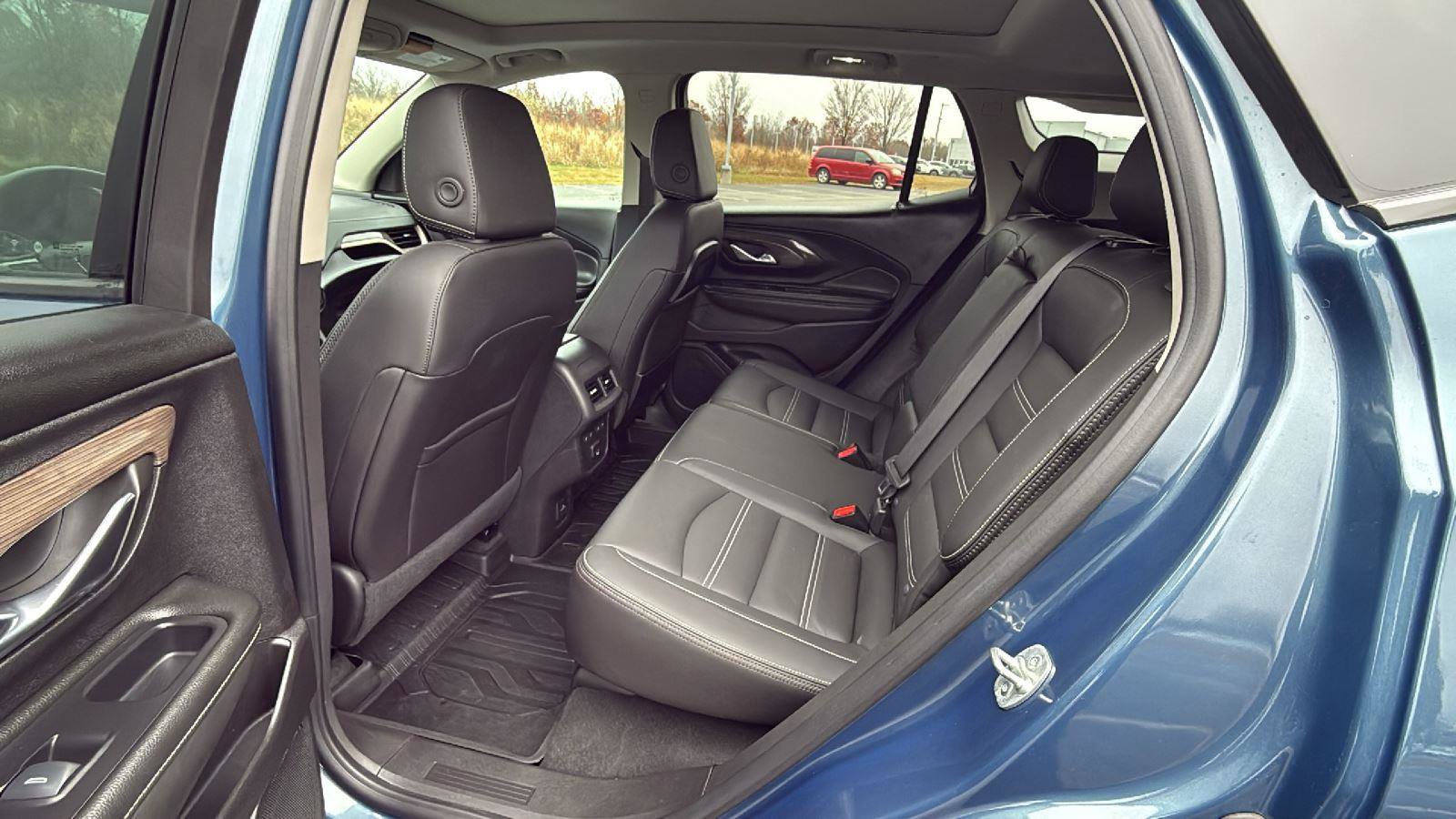 Used 2024 GMC Terrain Denali w/ Denali Premium Package image 23