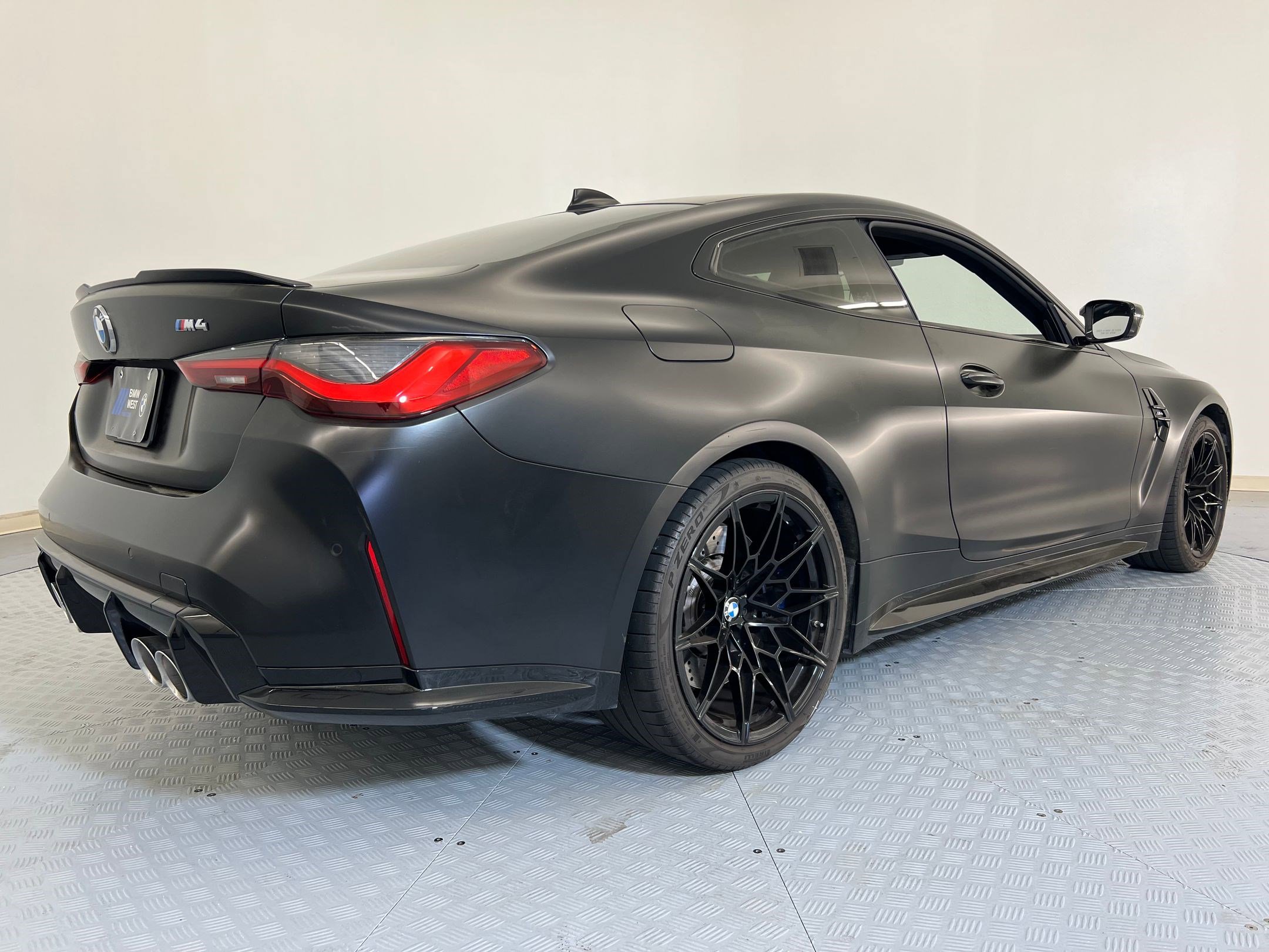 Used 2022 BMW M4 Coupe image 9