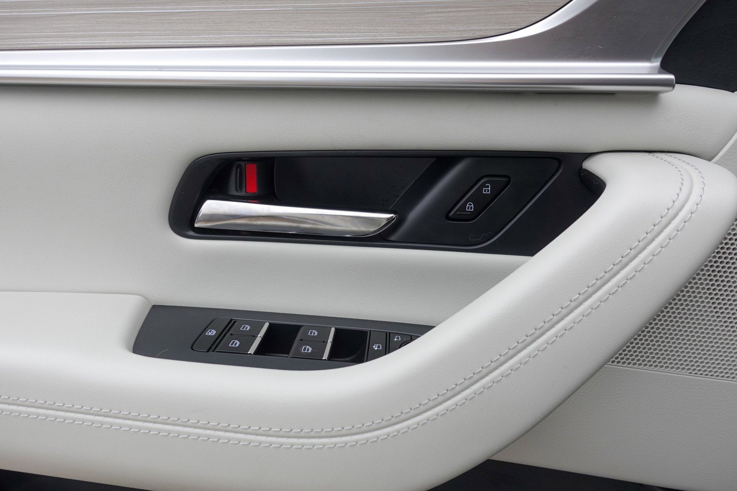 Used 2024 MAZDA CX-90 Plug-In Hybrid w/ Premium Plus image 11