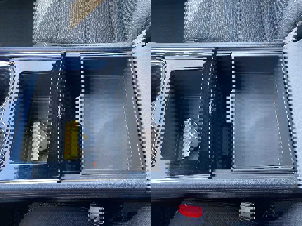 Used 2025 Chevrolet Traverse LT image 37