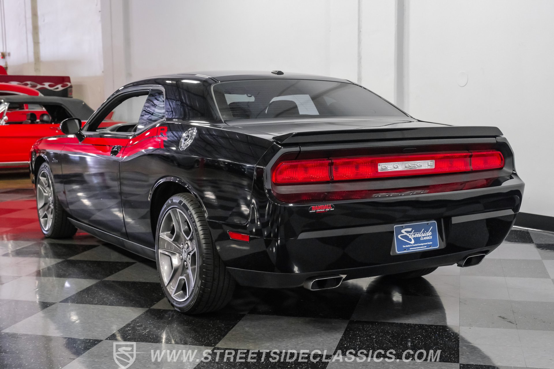 Used 2012 Dodge Challenger R/T RWD image 9