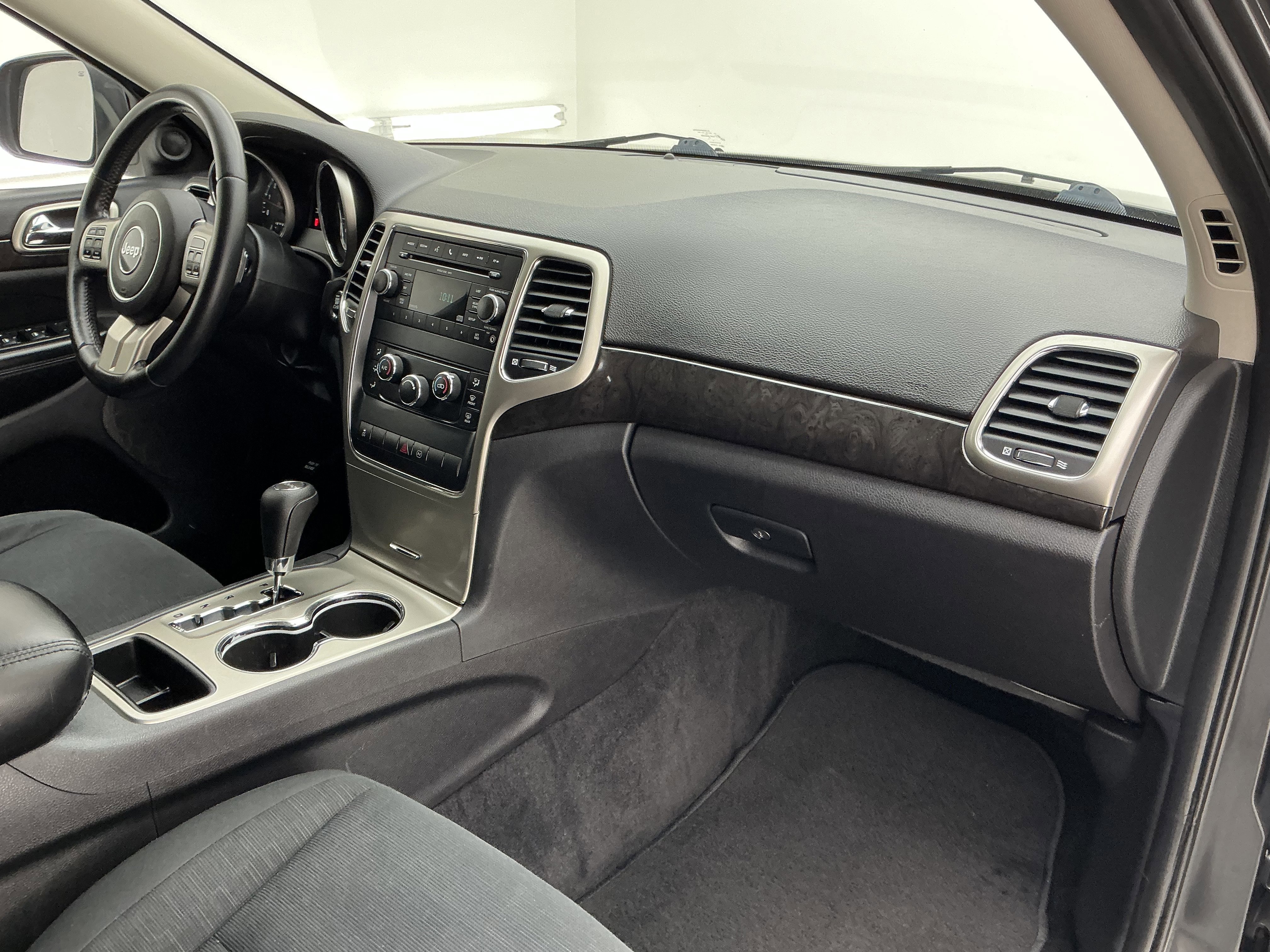 Used 2011 Jeep Grand Cherokee Laredo w/ Security & Convenience Group image 23