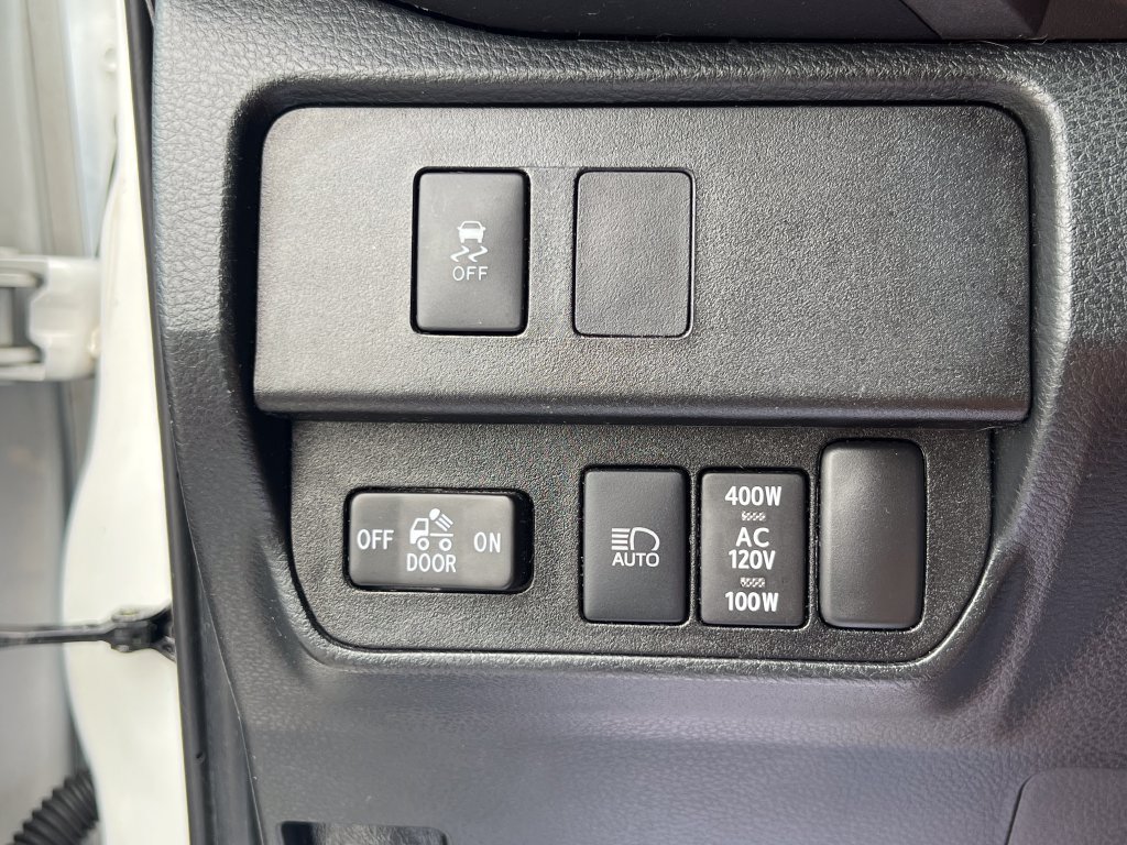 Used 2021 Toyota Tacoma TRD Off-Road w/ Technology Package AWD/4WD image 22