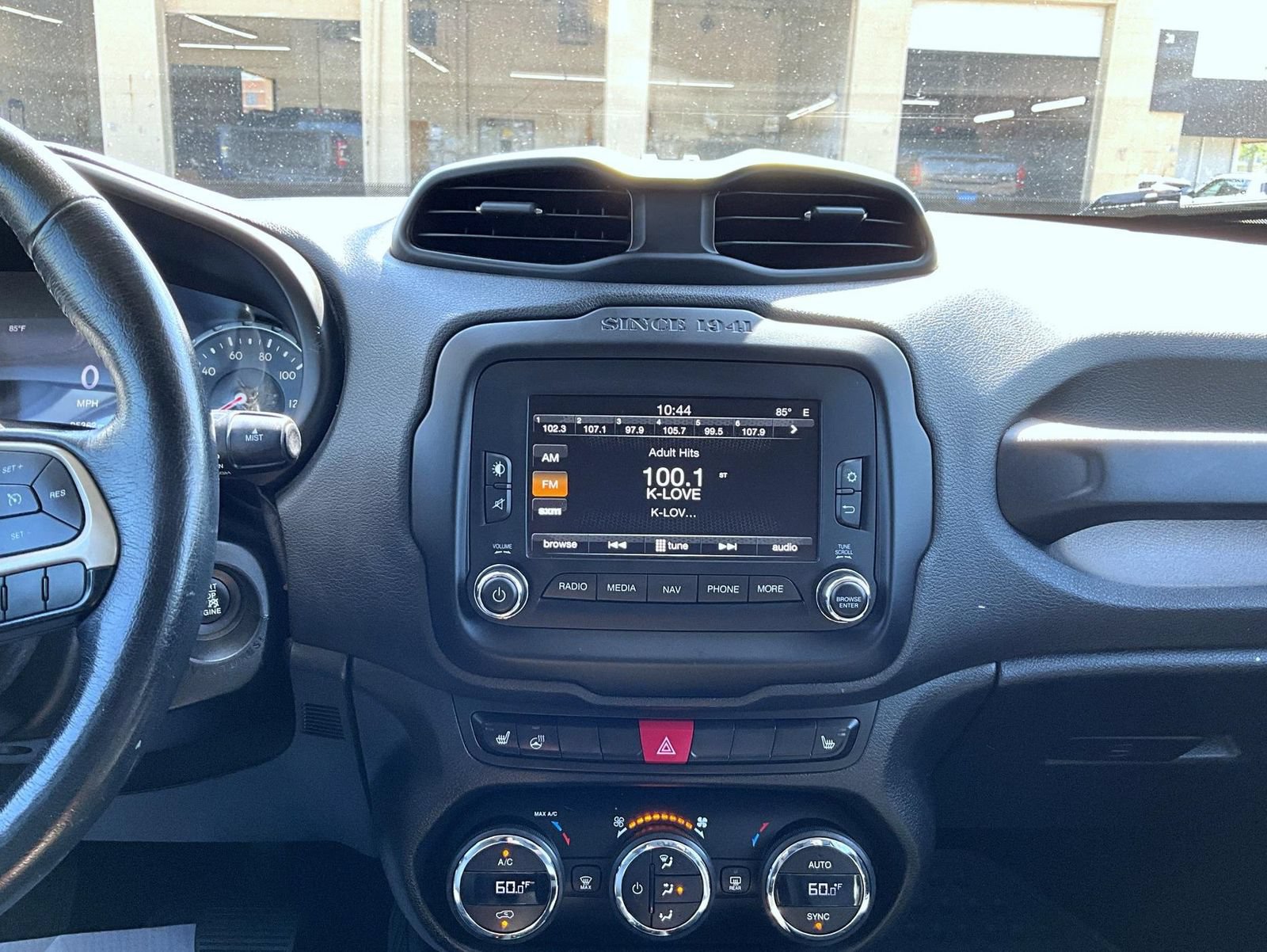 Used 2015 Jeep Renegade Limited w/ Premium Navigation Group AWD/4WD image 14