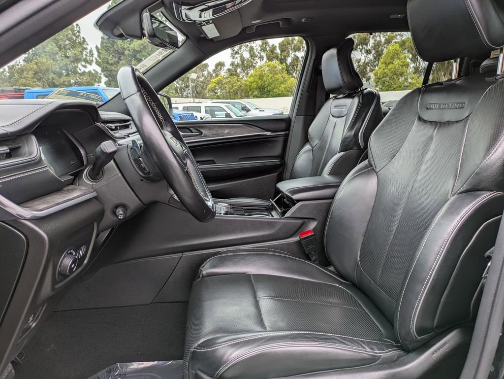 Certified 2022 Jeep Grand Cherokee Overland w/ Luxury Tech Group IV image 8