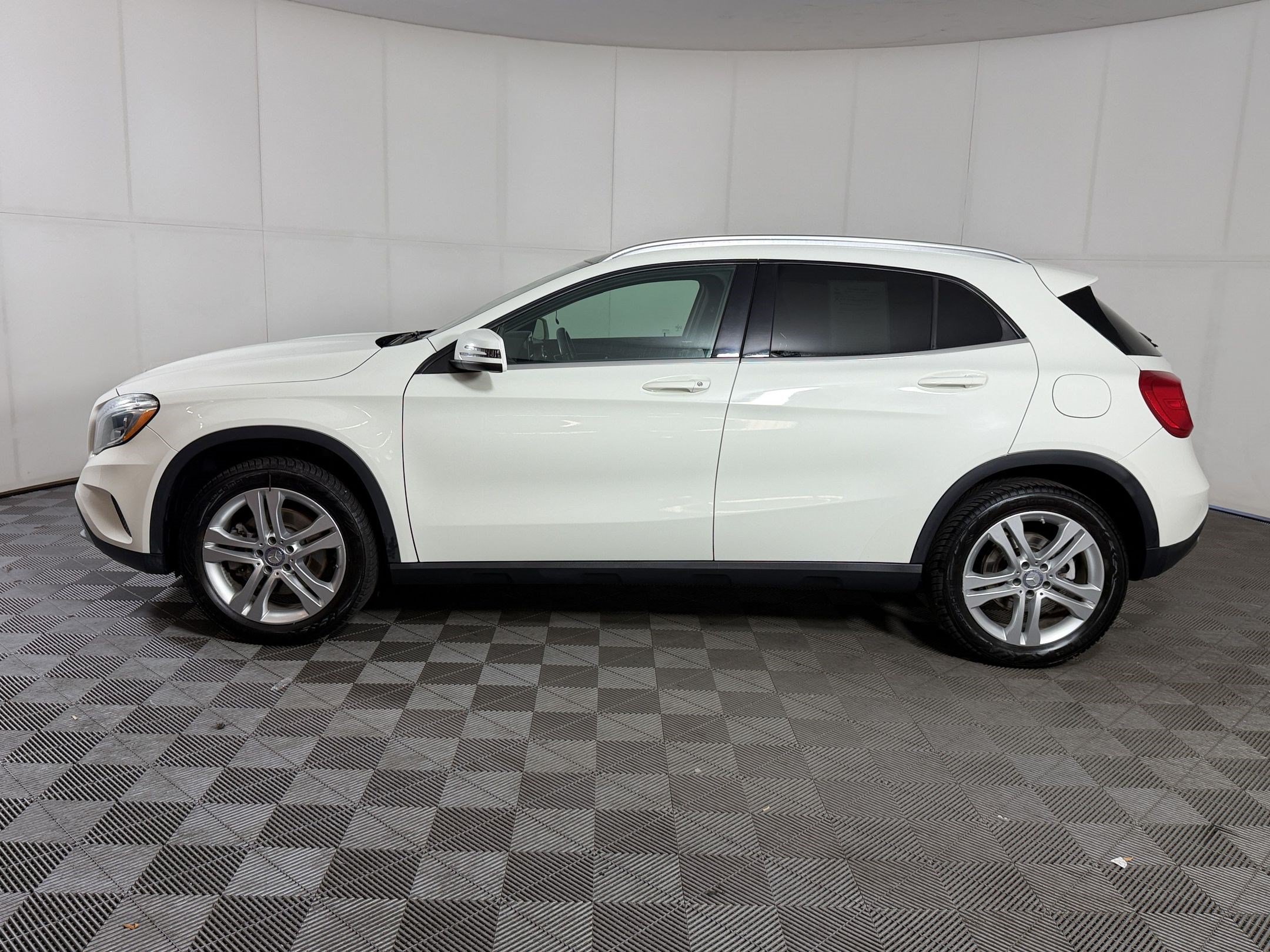 Used 2015 Mercedes-Benz GLA 250 4MATIC image 2