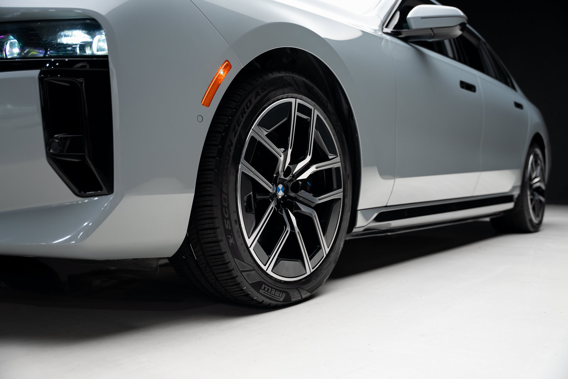 Used 2024 BMW i7 xDrive60 w/ Executive Package AWD/4WD image 75