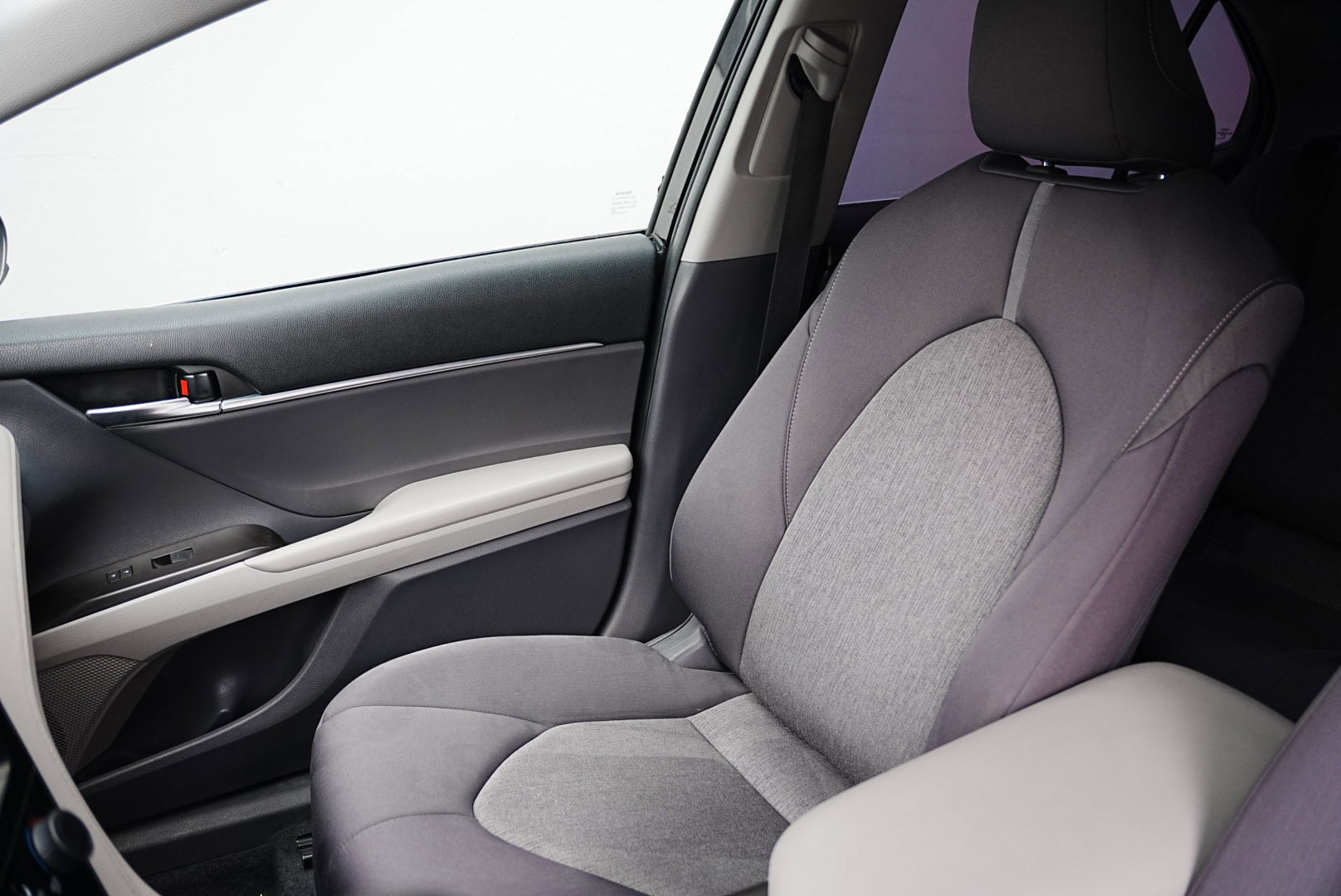 Used 2021 Toyota Camry LE image 11