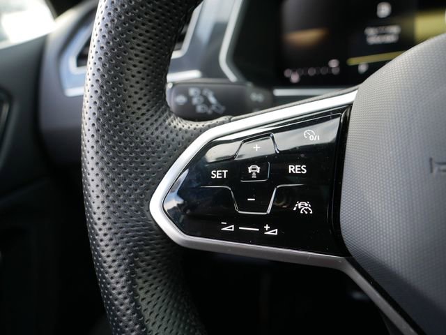 Certified 2024 Volkswagen Tiguan SE R-Line image 25