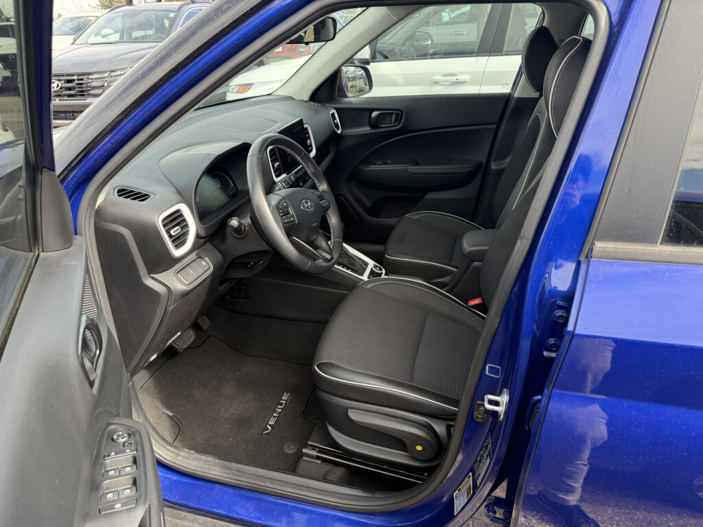 Used 2023 Hyundai Venue Limited w/ Cargo Package image 29