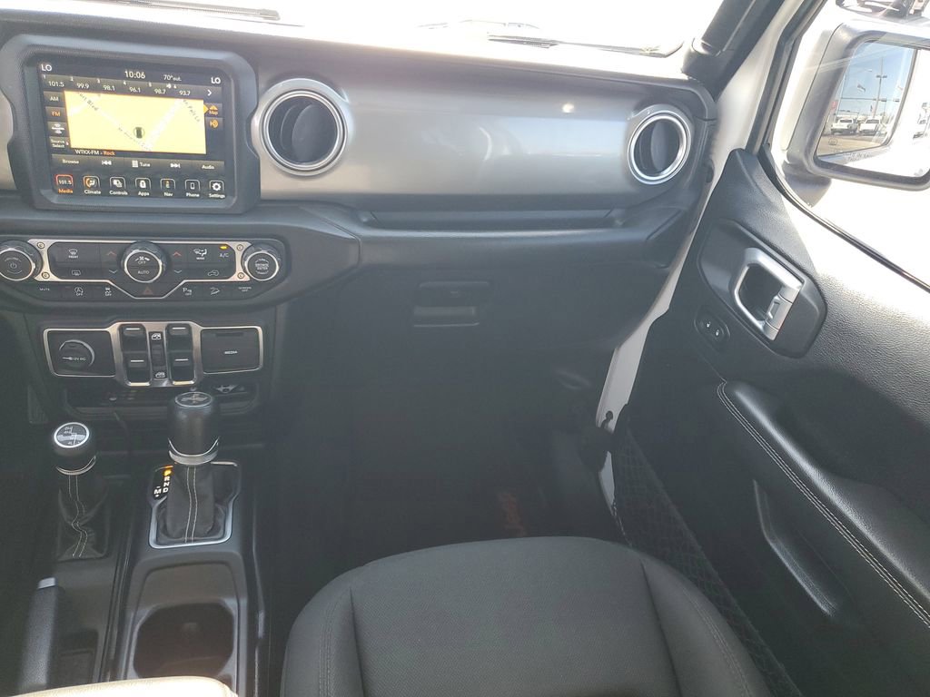 Used 2020 Jeep Wrangler Unlimited Sahara image 29