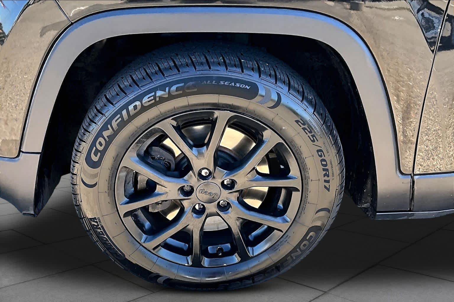 Used 2016 Jeep Cherokee Latitude FWD image 10