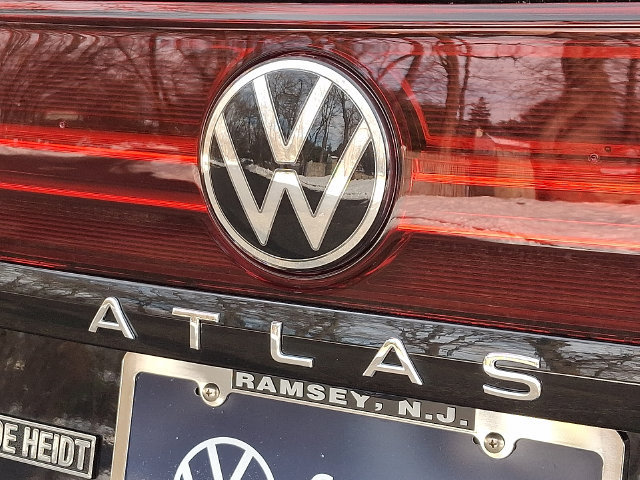 Certified 2025 Volkswagen Atlas Peak Edition SE AWD/4WD image 31