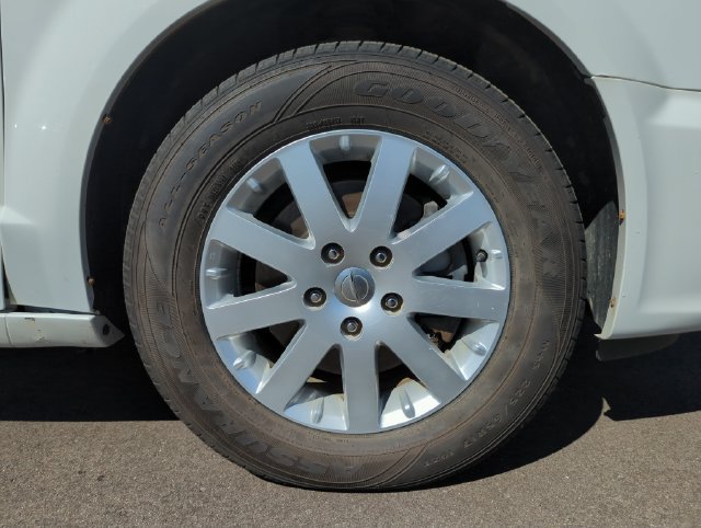 Used 2016 Chrysler Town & Country Touring w/ Driver Convenience Group FWD image 13