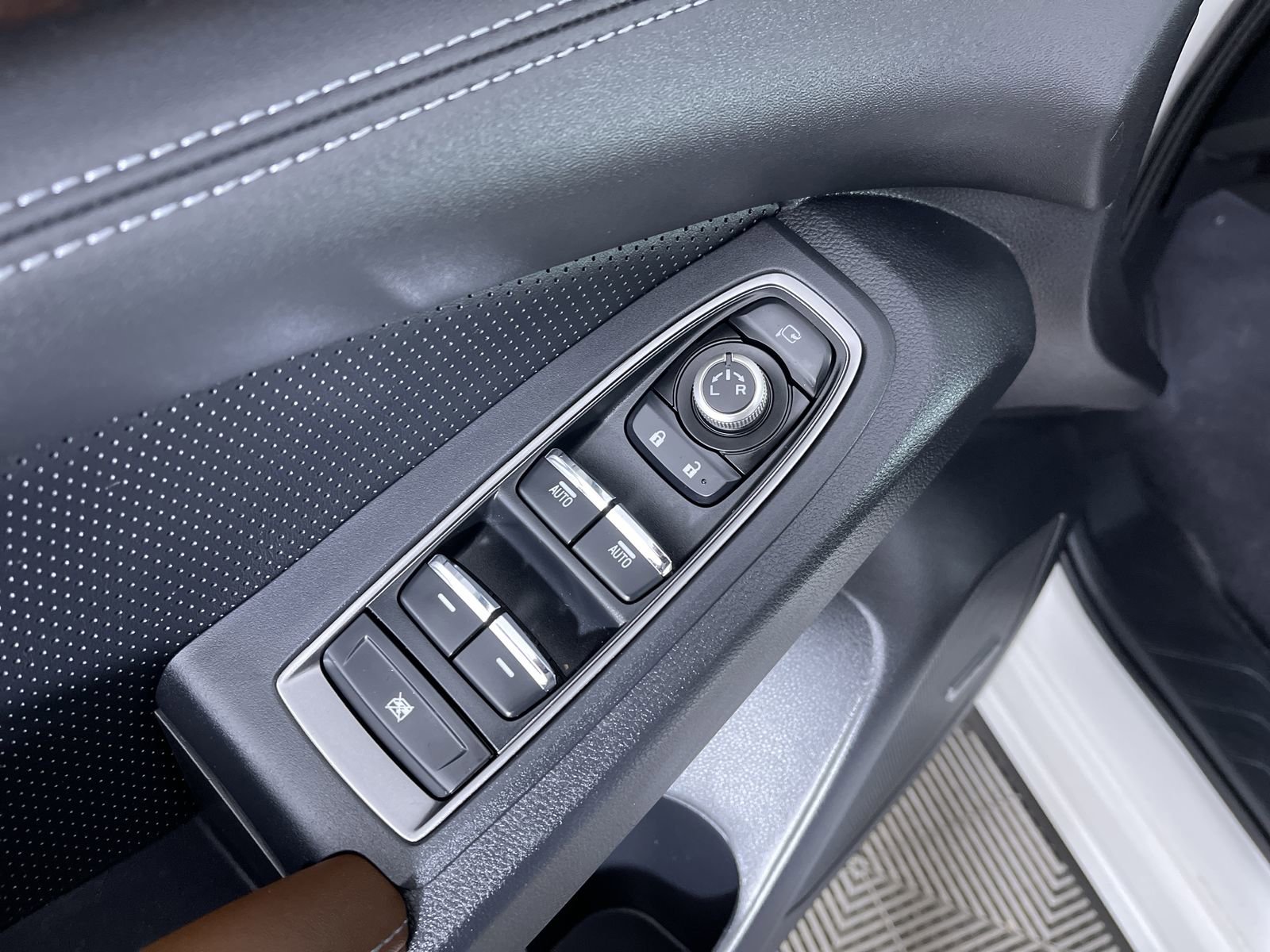 Certified 2023 Subaru Ascent Touring AWD/4WD image 14