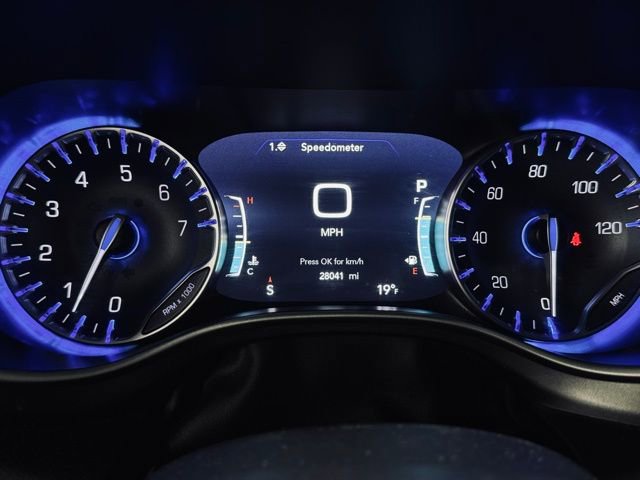 Used 2024 Chrysler Pacifica Touring-L image 32