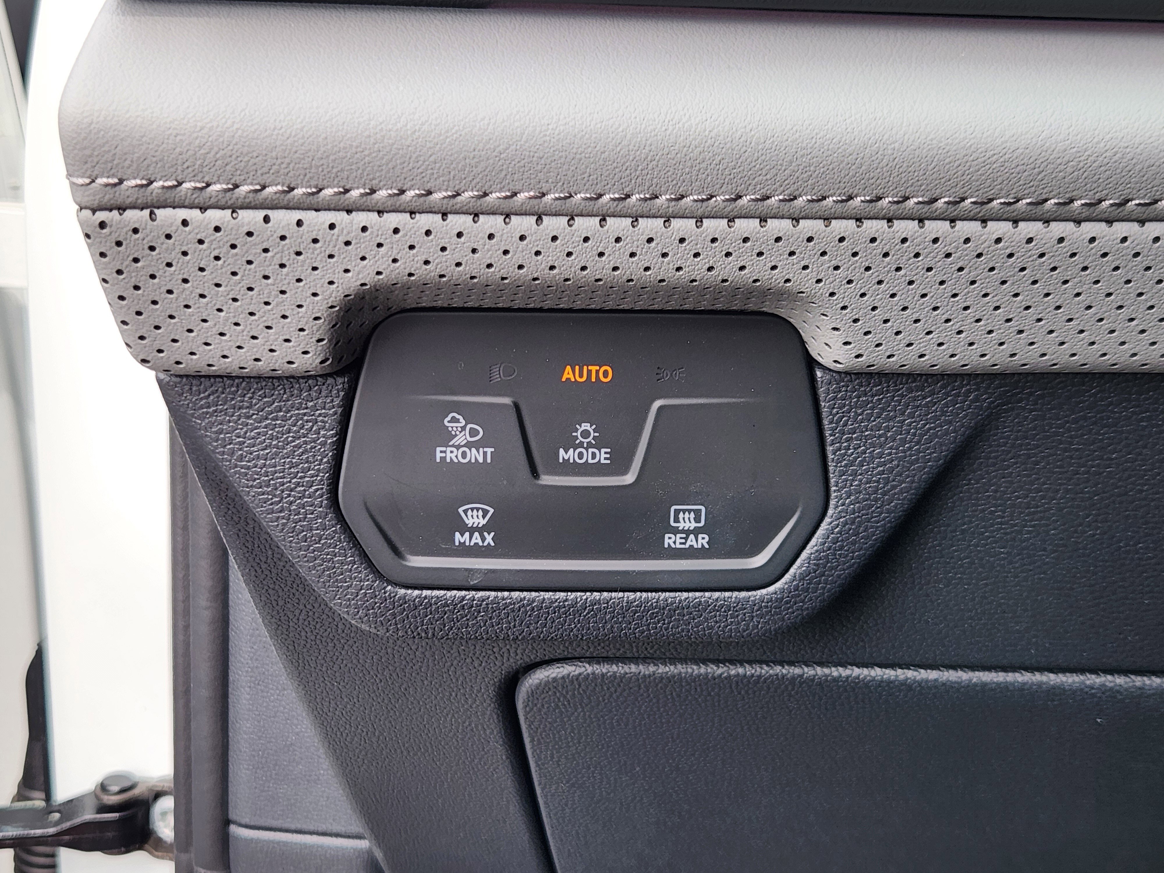 Certified 2025 Volkswagen Atlas Peak Edition SE image 26