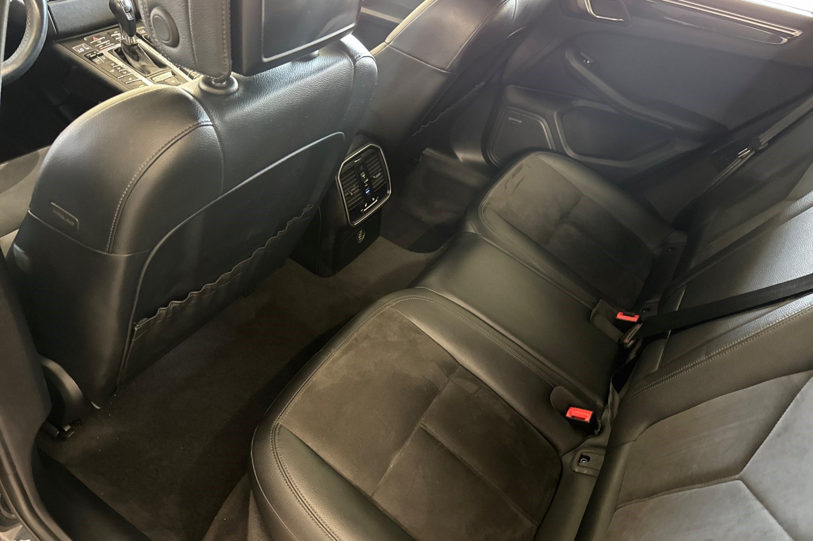 Used 2018 Porsche Macan S AWD/4WD image 25