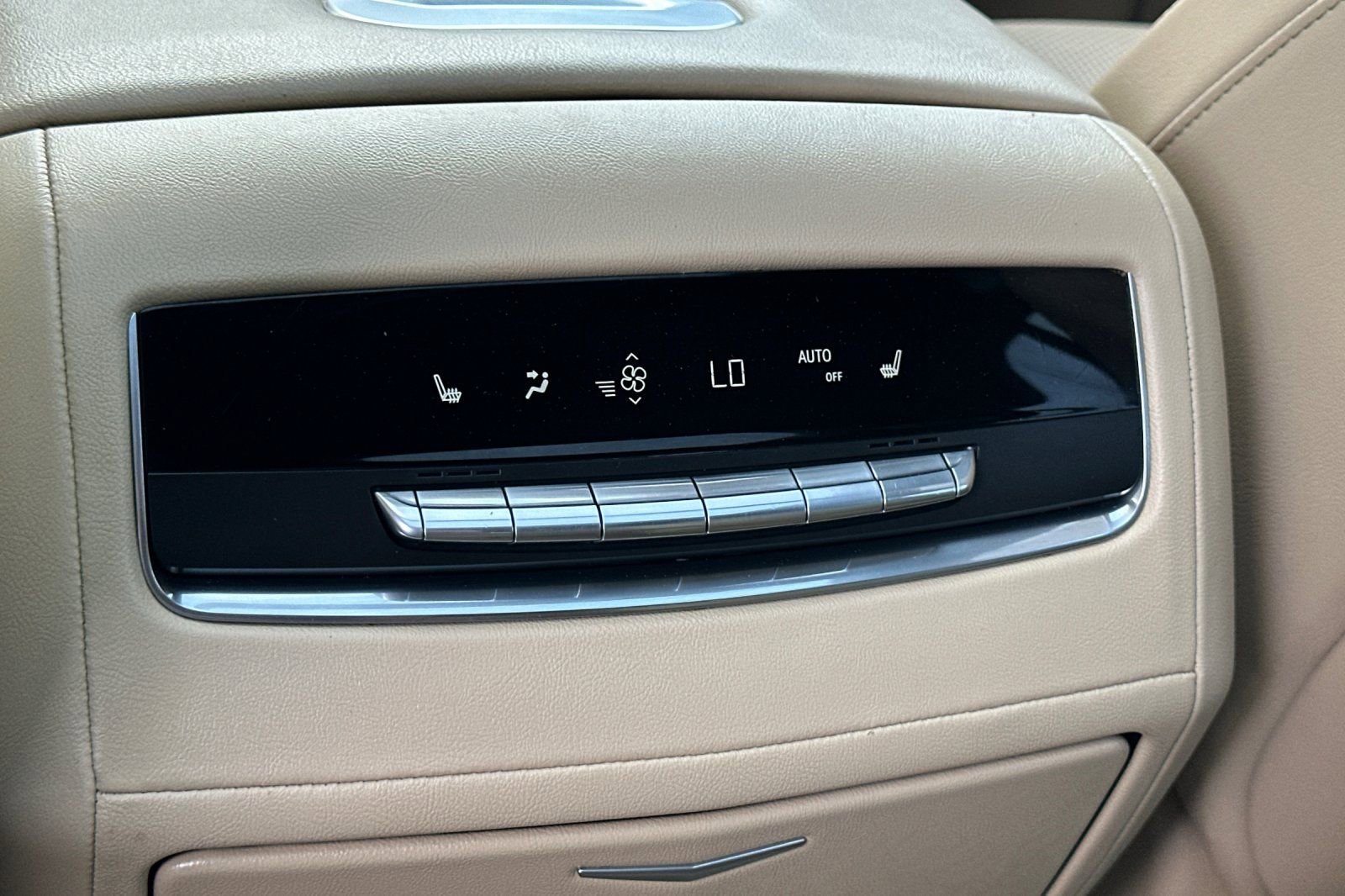 Certified 2021 Cadillac Escalade ESV Premium Luxury w/ Driver Assist Tech Package AWD/4WD image 15