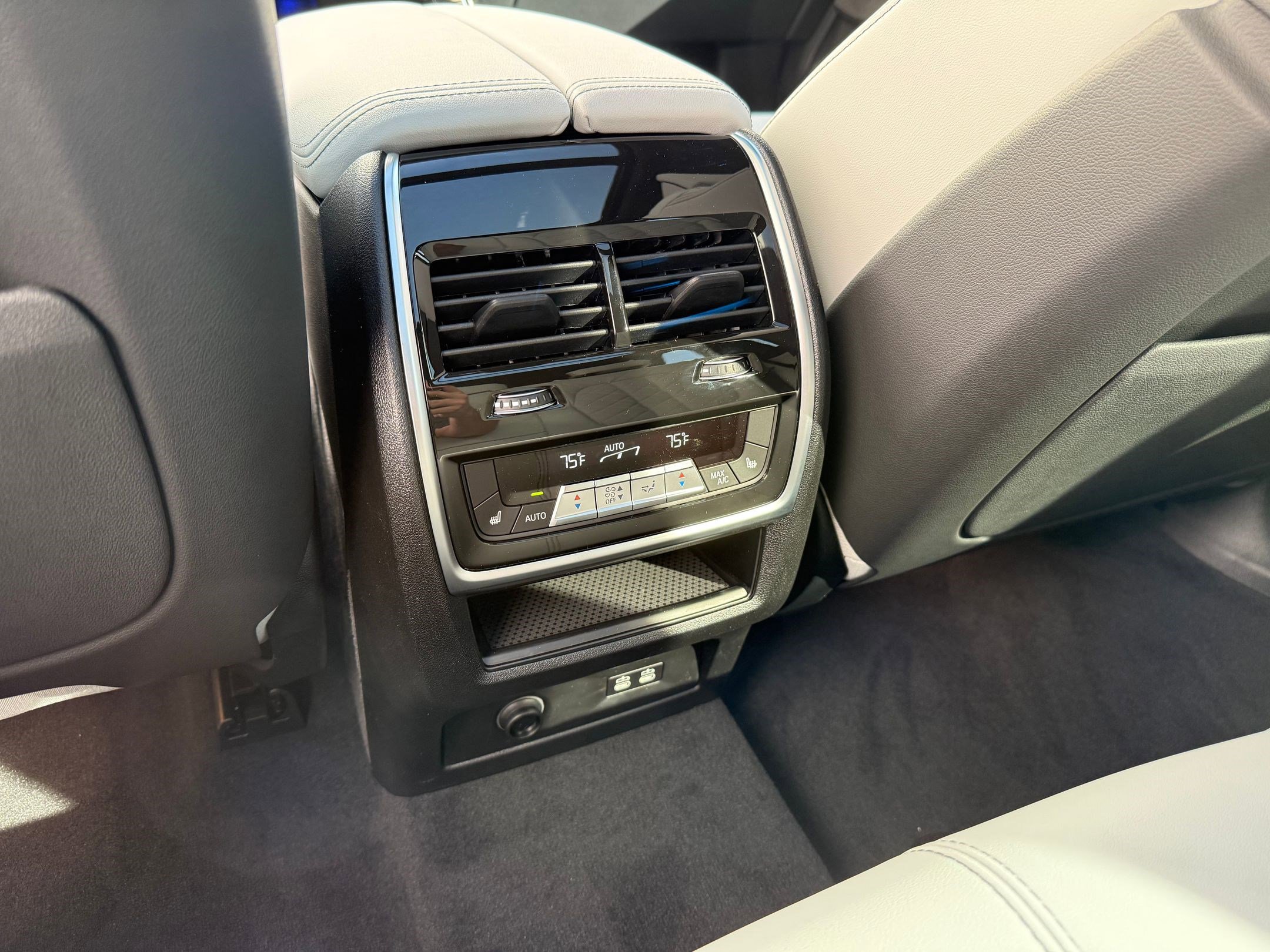 New 2026 BMW X5 M60i image 24