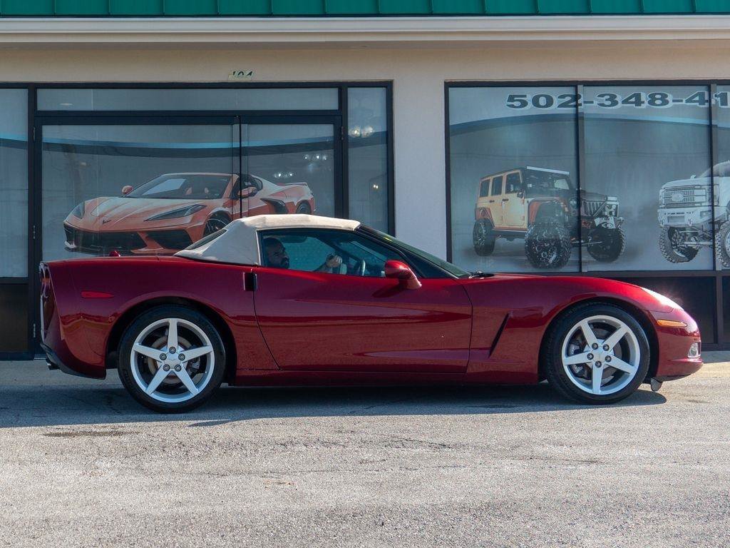 Used 2005 Chevrolet Corvette Convertible w/ Preferred Equipment Group RWD image 2