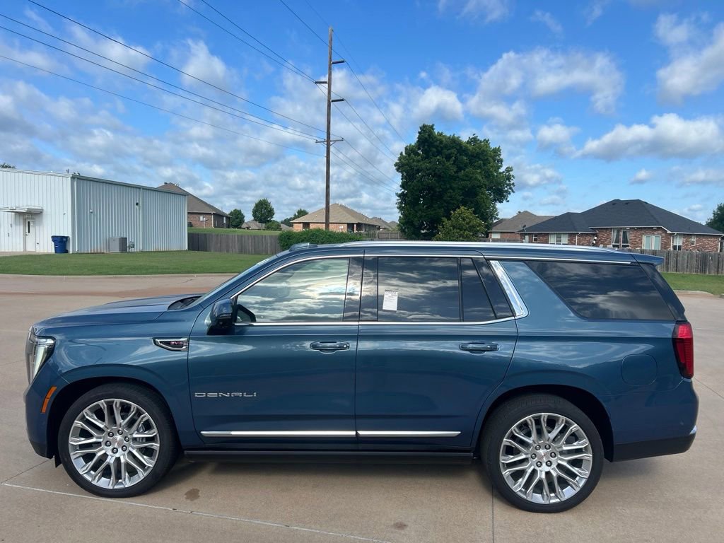 Used 2025 GMC Yukon Denali w/ Denali Reserve Package AWD/4WD image 2