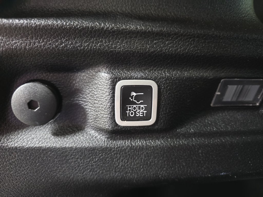 Used 2023 Jeep Grand Cherokee L Limited AWD/4WD image 15