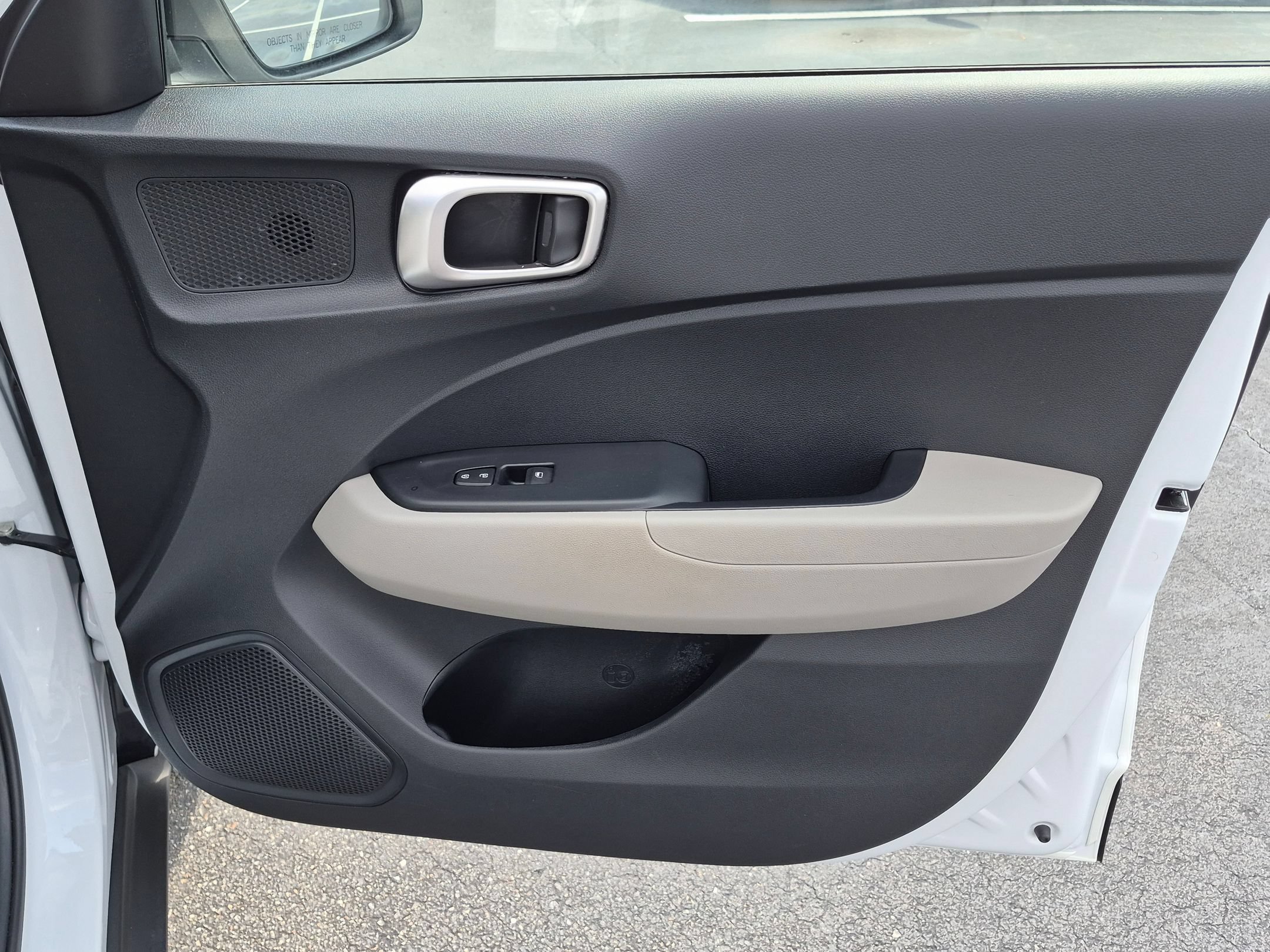 Used 2025 Hyundai Venue SEL FWD image 32