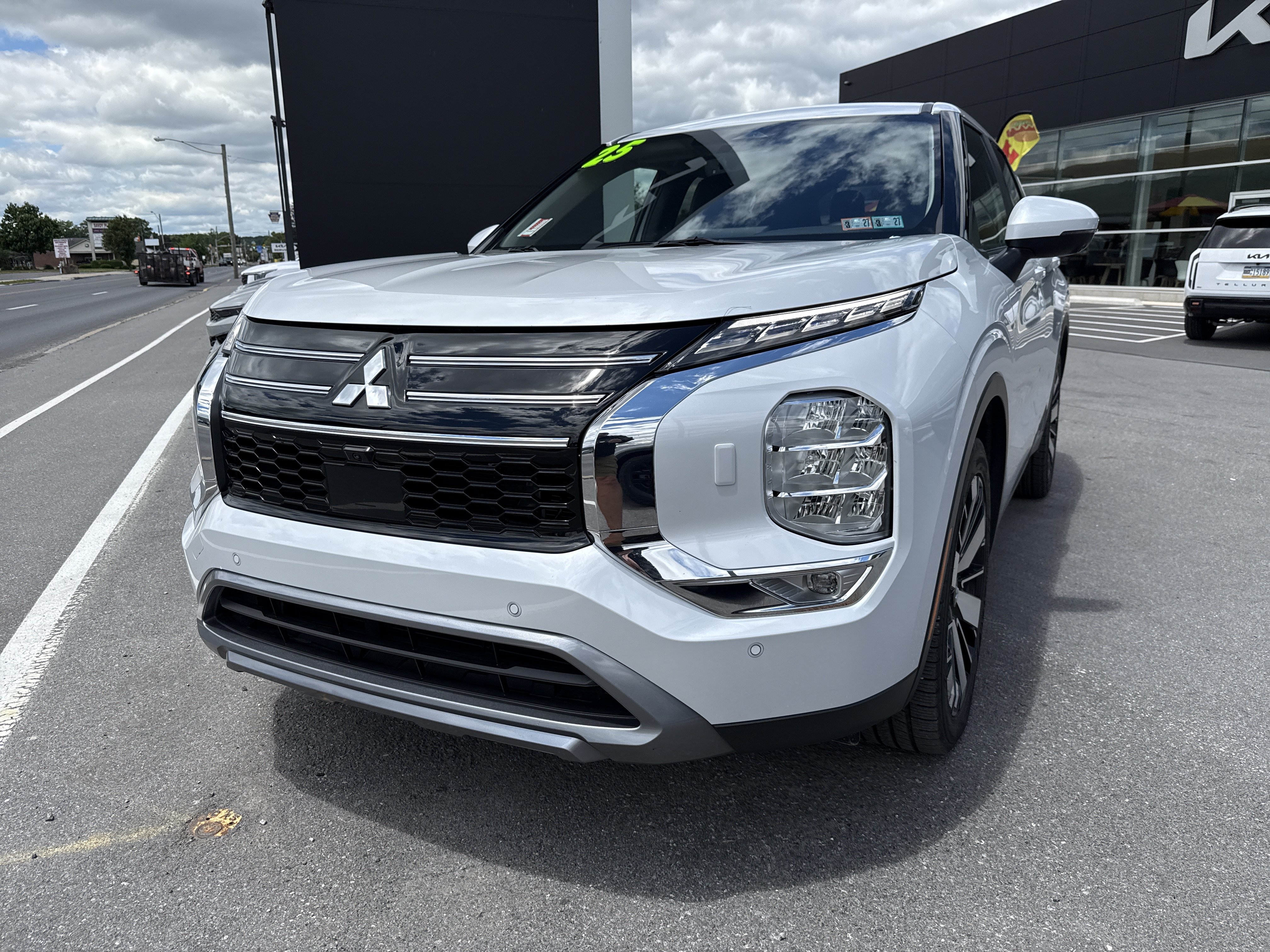 Used 2025 Mitsubishi Outlander SE AWD/4WD image 8