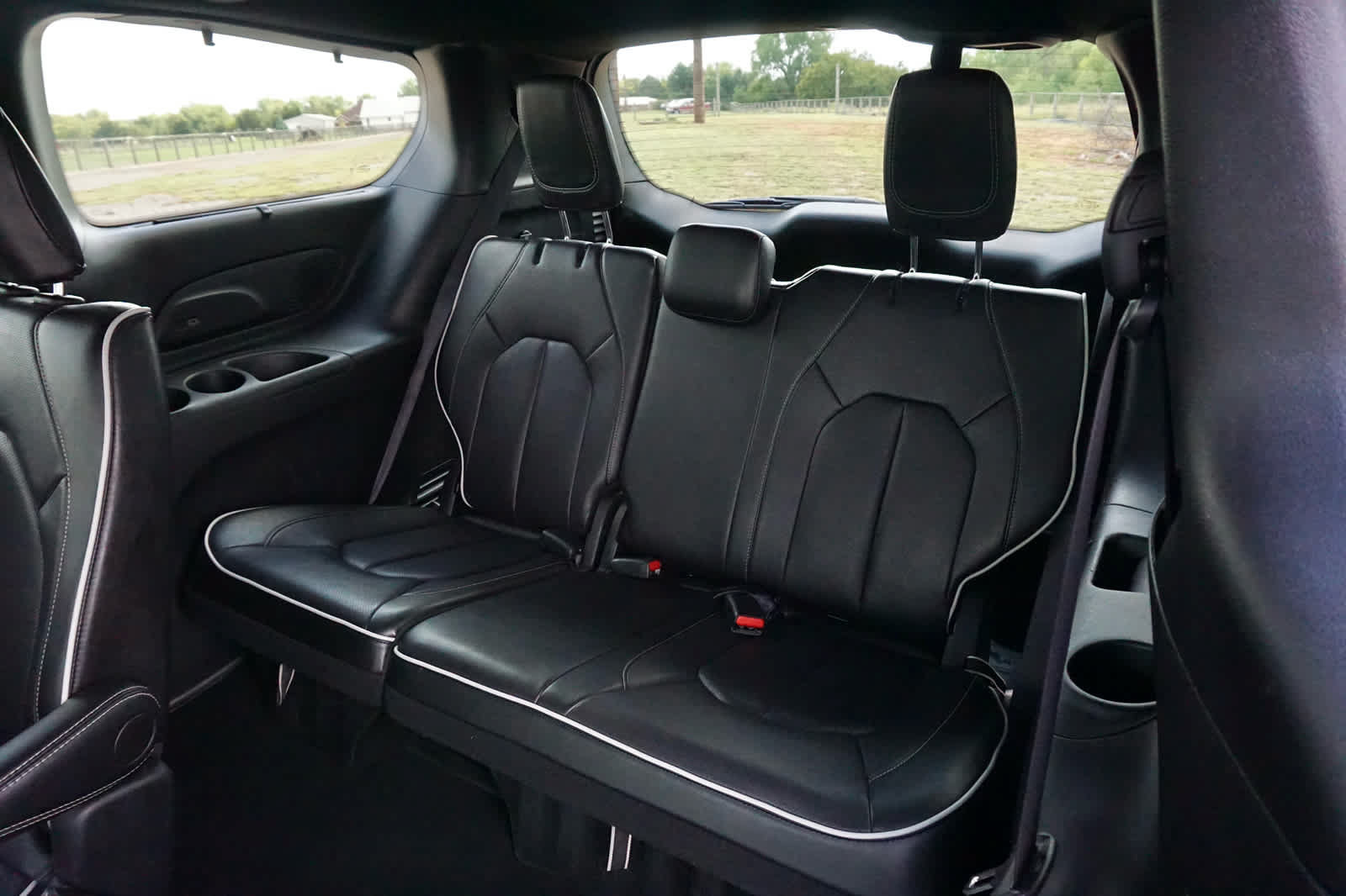 Used 2025 Chrysler Pacifica Limited FWD image 36
