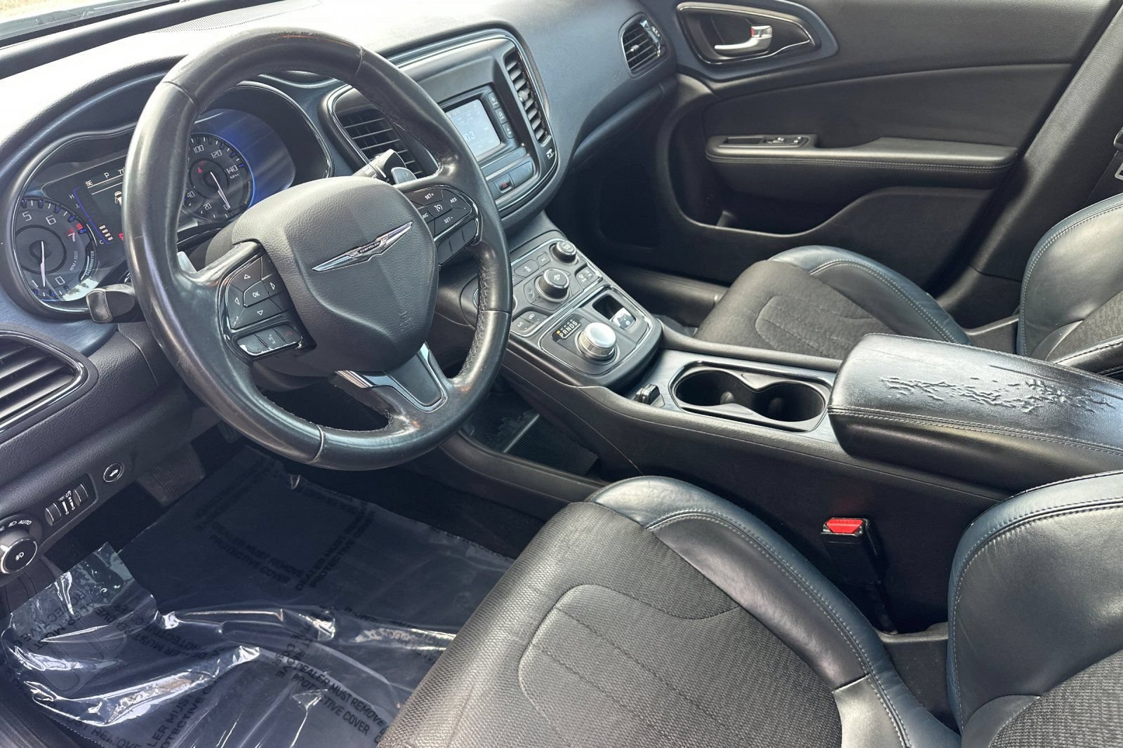 Used 2015 Chrysler 200 S FWD image 9