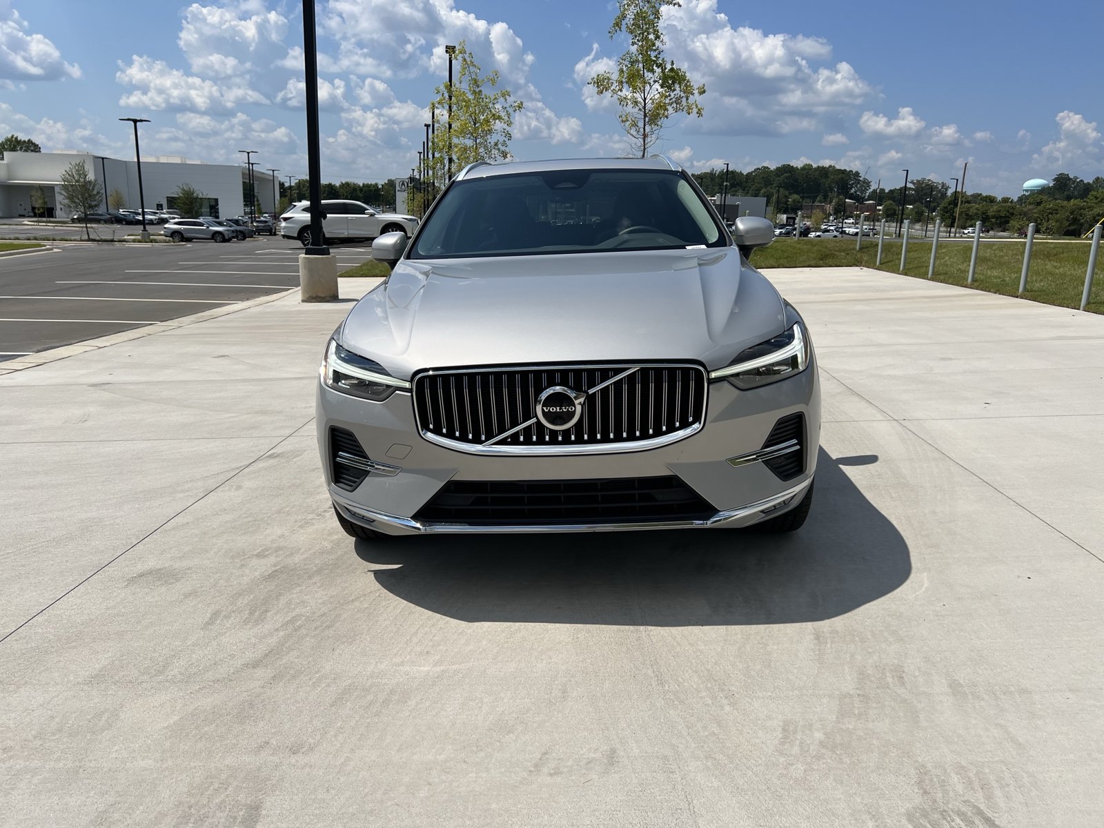 Used 2023 Volvo XC60 B5 Plus w/ Protection Package Premier FWD image 3