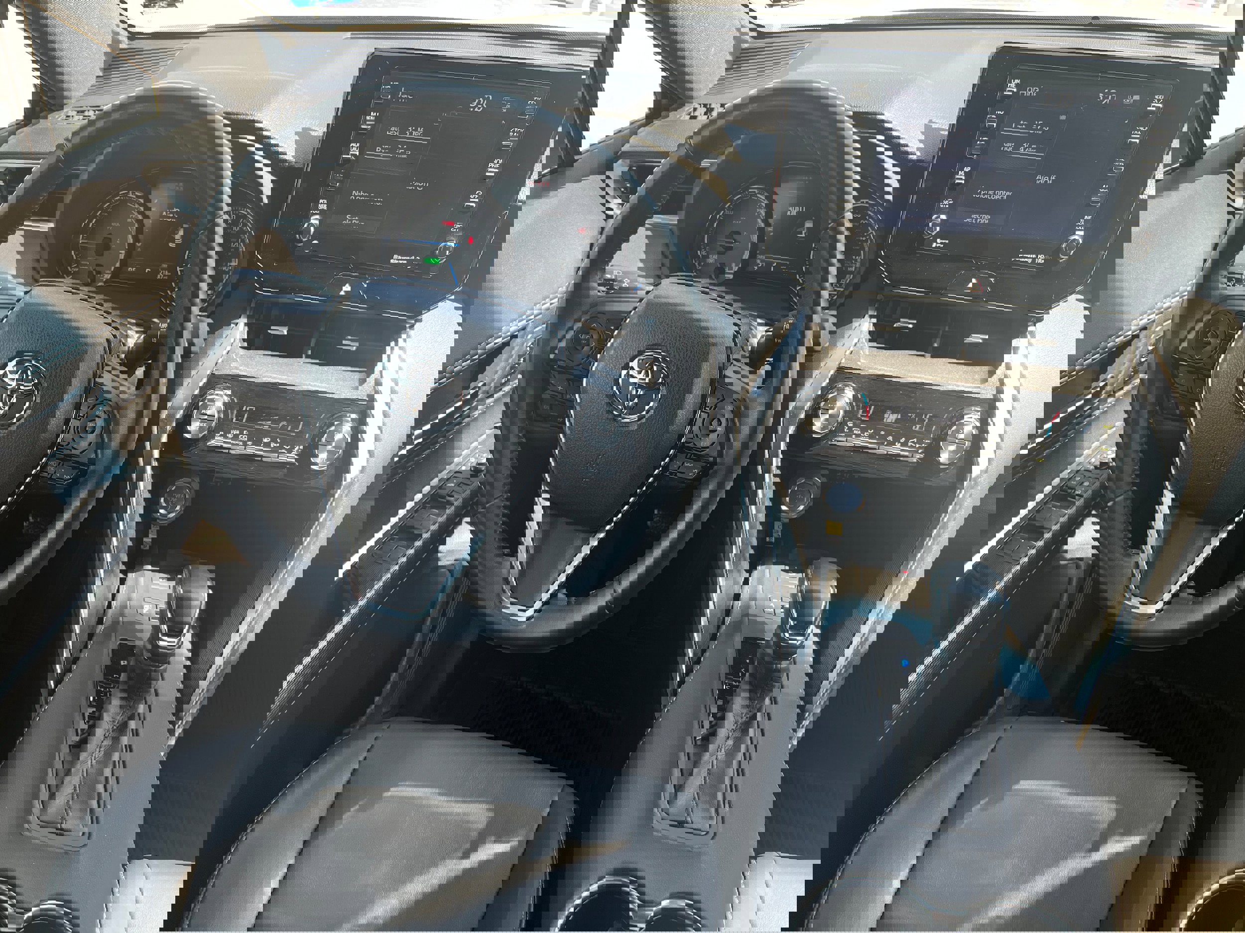 Used 2022 Toyota Venza image 16