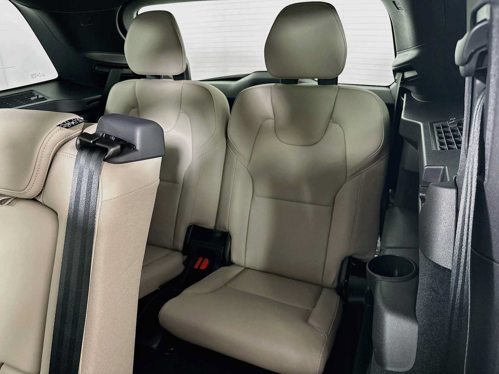New 2027 Volvo XC90 B6 Plus AWD/4WD image 25