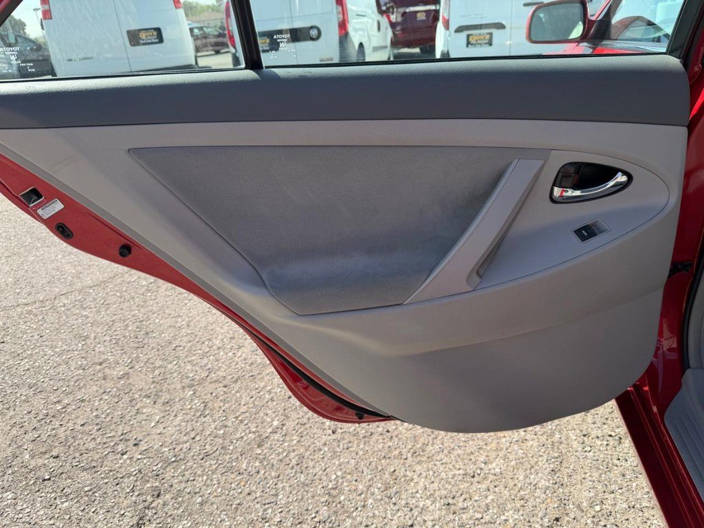 Used 2011 Toyota Camry LE image 32