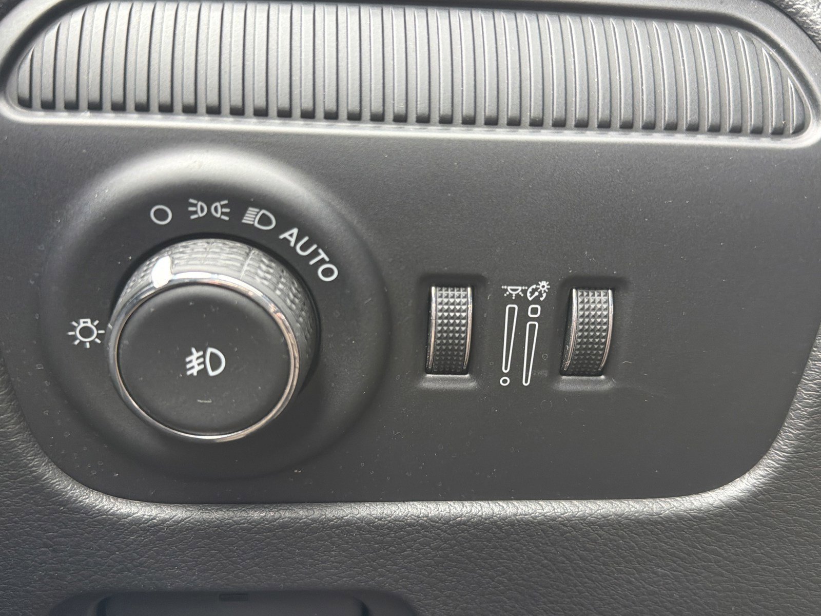 Used 2025 Jeep Wagoneer L Series III AWD/4WD image 26