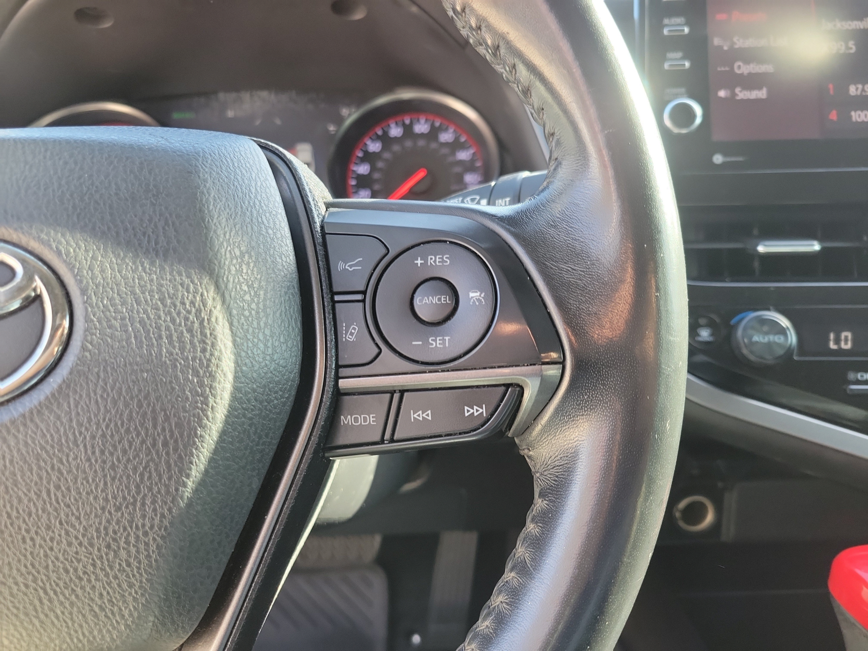 Used 2021 Toyota Camry XSE FWD image 10