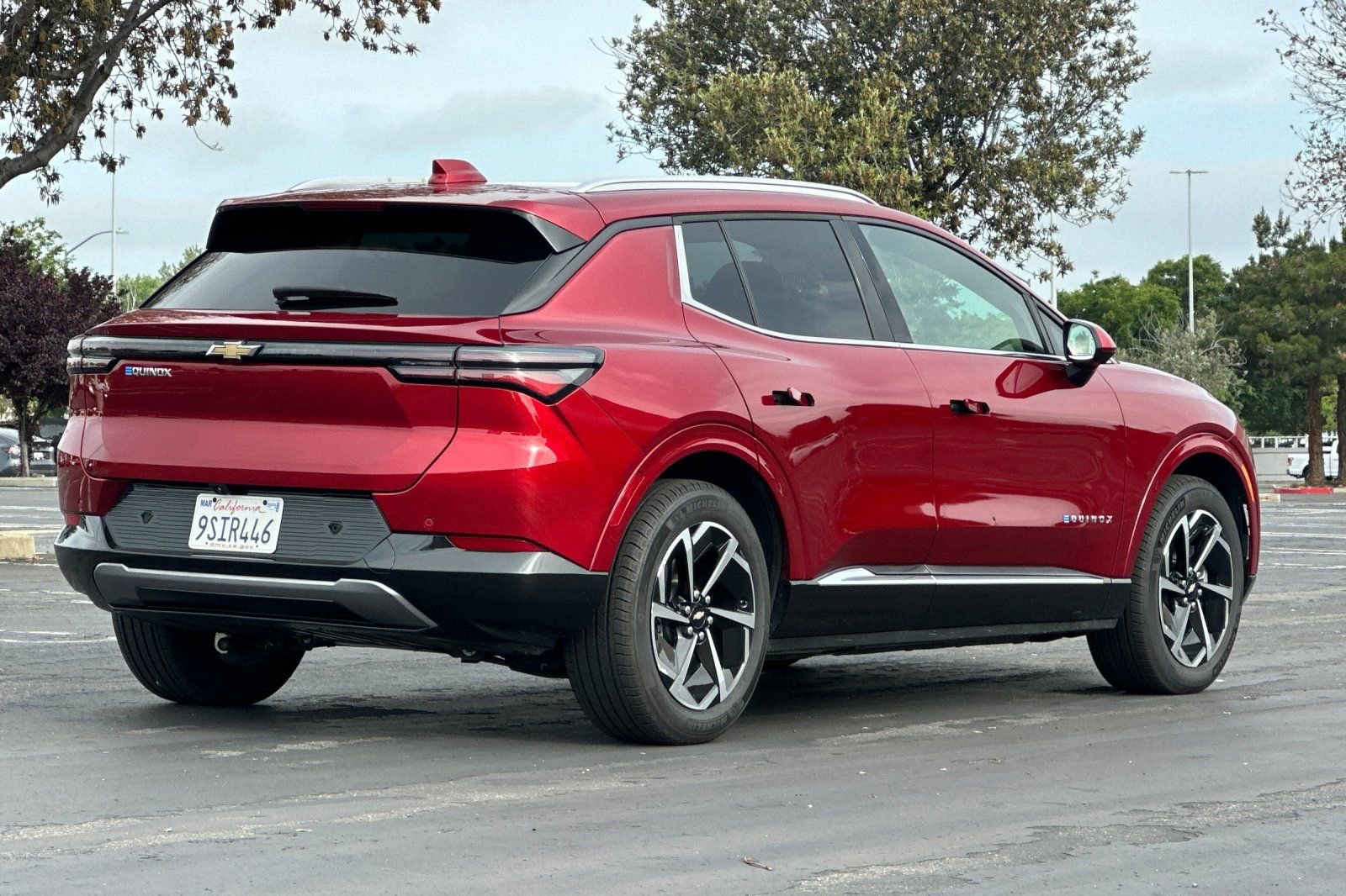 Used 2025 Chevrolet Equinox EV LT w/ Convenience Package FWD image 4