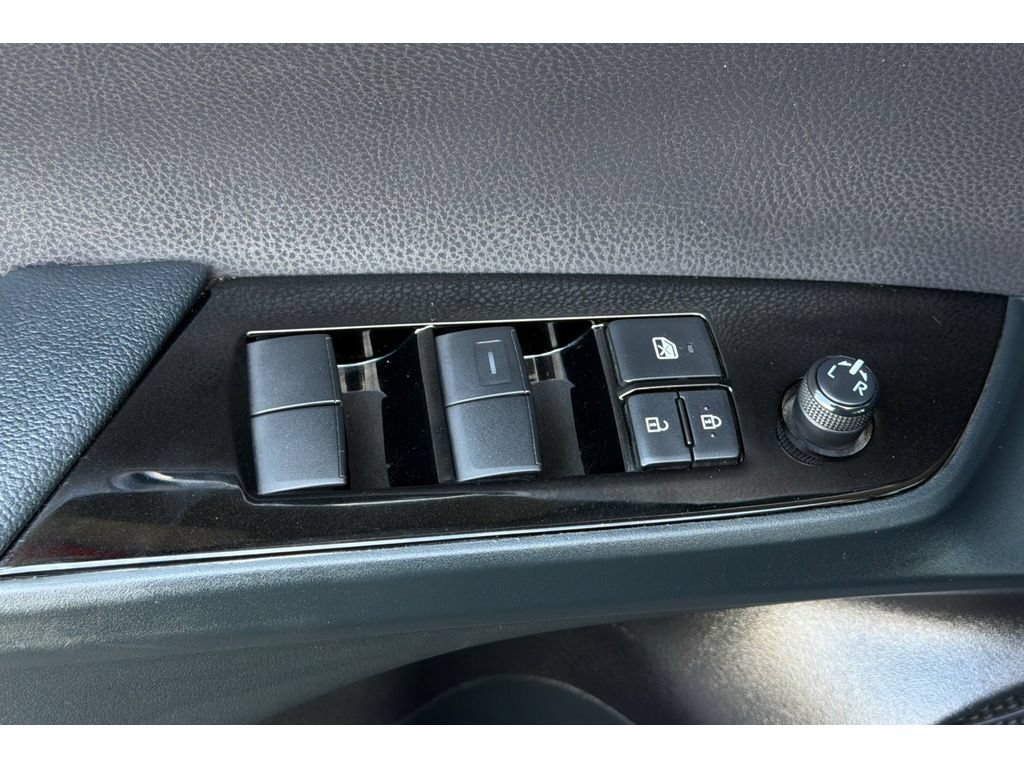 Certified 2022 Toyota Prius Prime LE FWD image 12