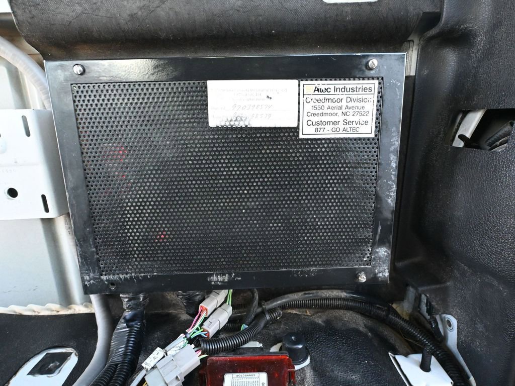 Used 2012 Ford F550 4x4 SuperCab Super Duty w/ Payload Upgrade Pkg image 41