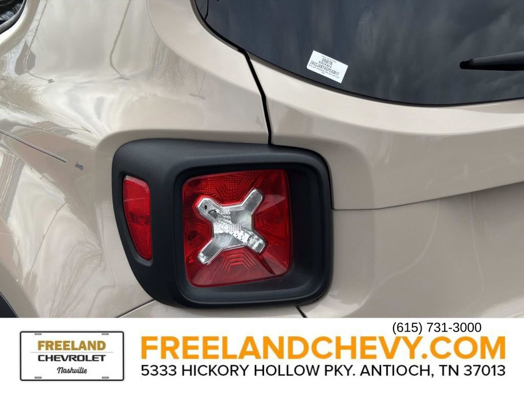 Used 2016 Jeep Renegade Latitude image 12