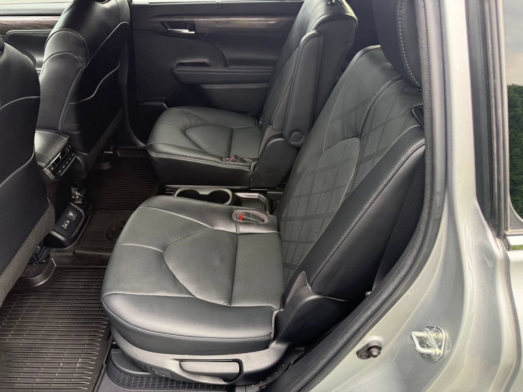 Used 2023 Toyota Highlander Platinum AWD/4WD image 34