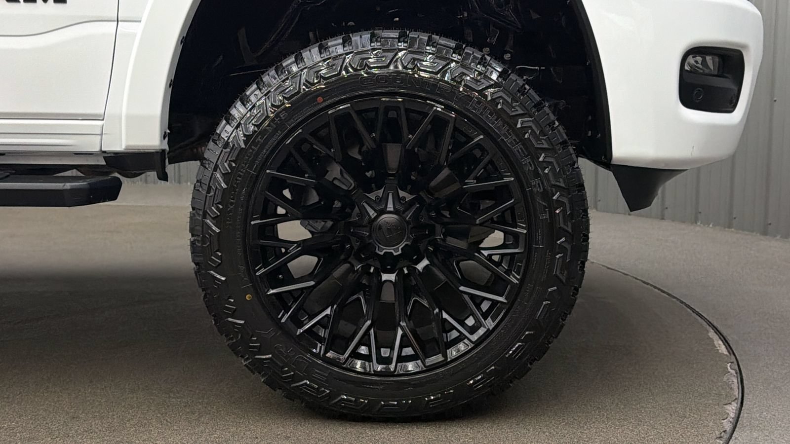 Used 2025 RAM 1500 Big Horn AWD/4WD image 9