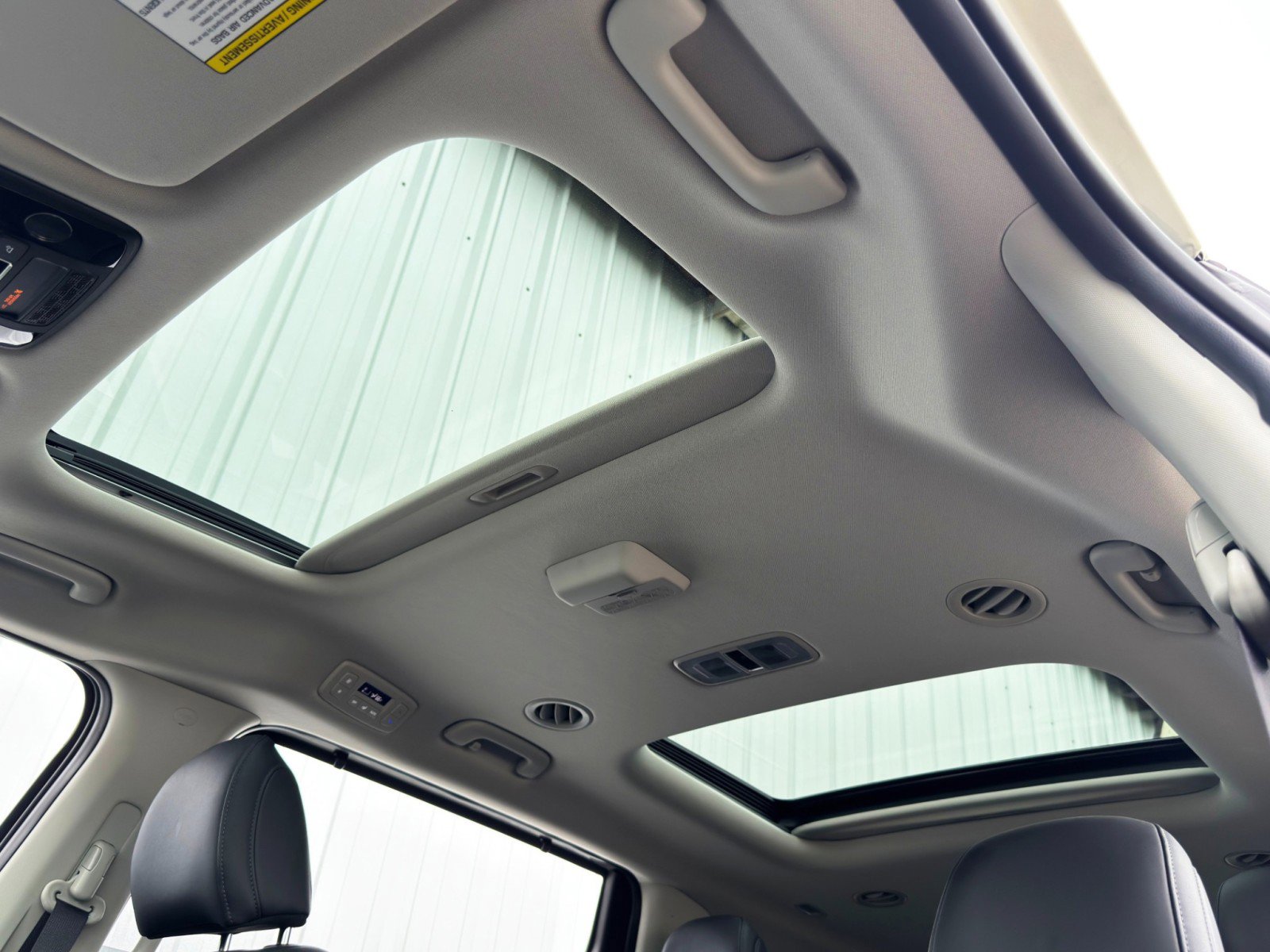 Used 2025 Kia Carnival SX w/ SX Dark Edition Package image 12