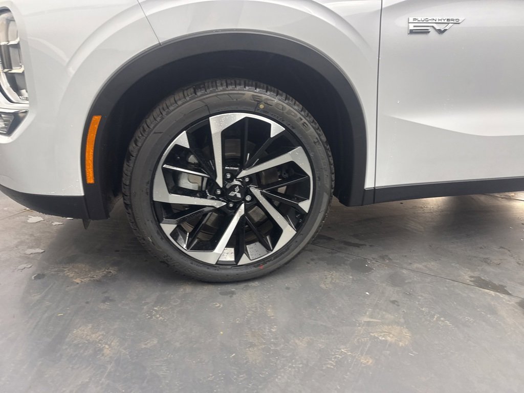New 2025 Mitsubishi Outlander SE image 12
